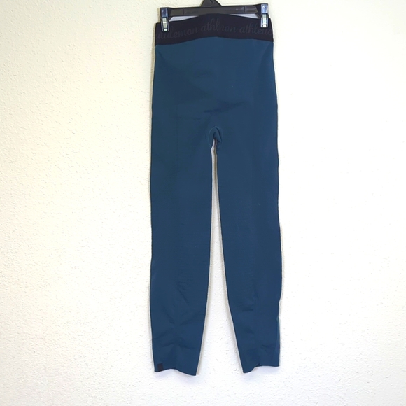 Lululemon Warp Knit Tight Alberta Lake 6 laser cut perforated crop hole - Picture 3 of 3